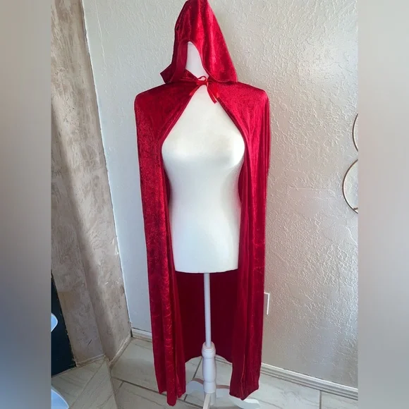 RED VELVET HOODED CAPE - Picture 1 of 4
